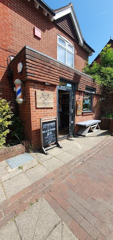 Studio H barber shop exterior on London Road, Horndean