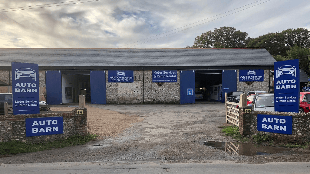 Auto-Barn Motor, Lovedean