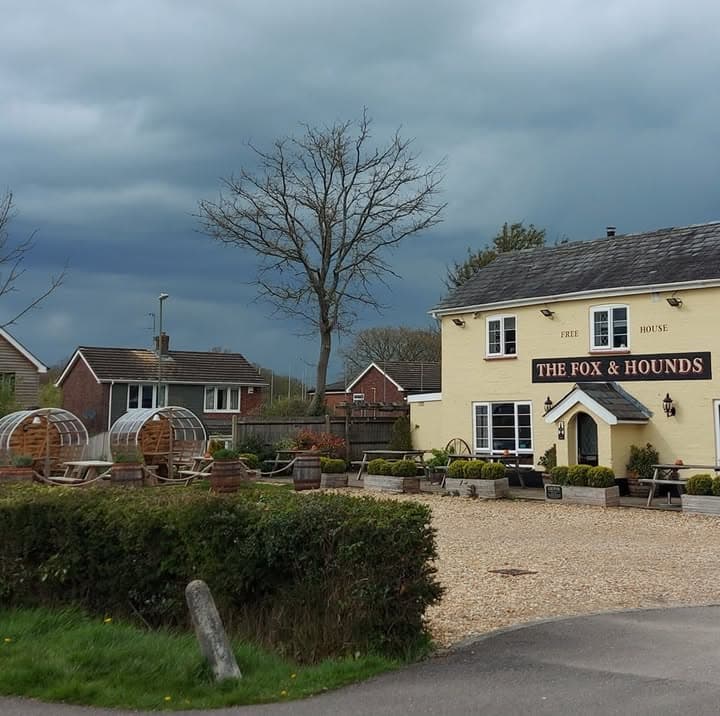 The Fox & Hounds pub exterior, Stakes Hill Road, Waterlooville
