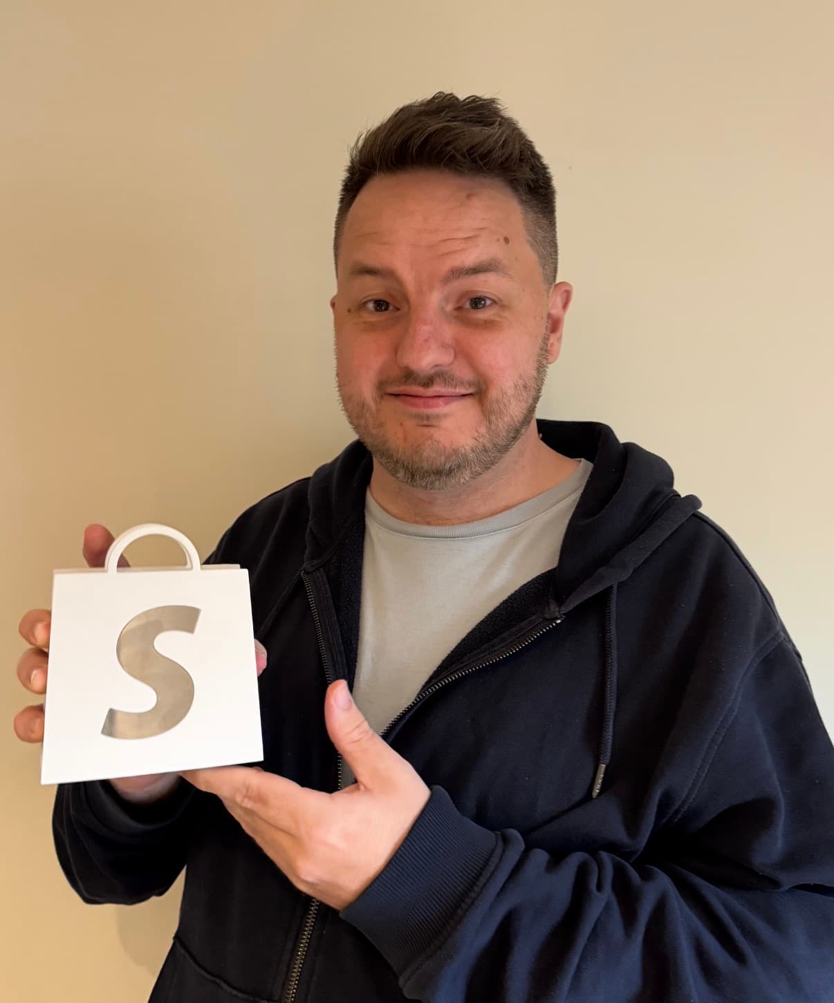Dean Keating holding his Shopify 10K Award